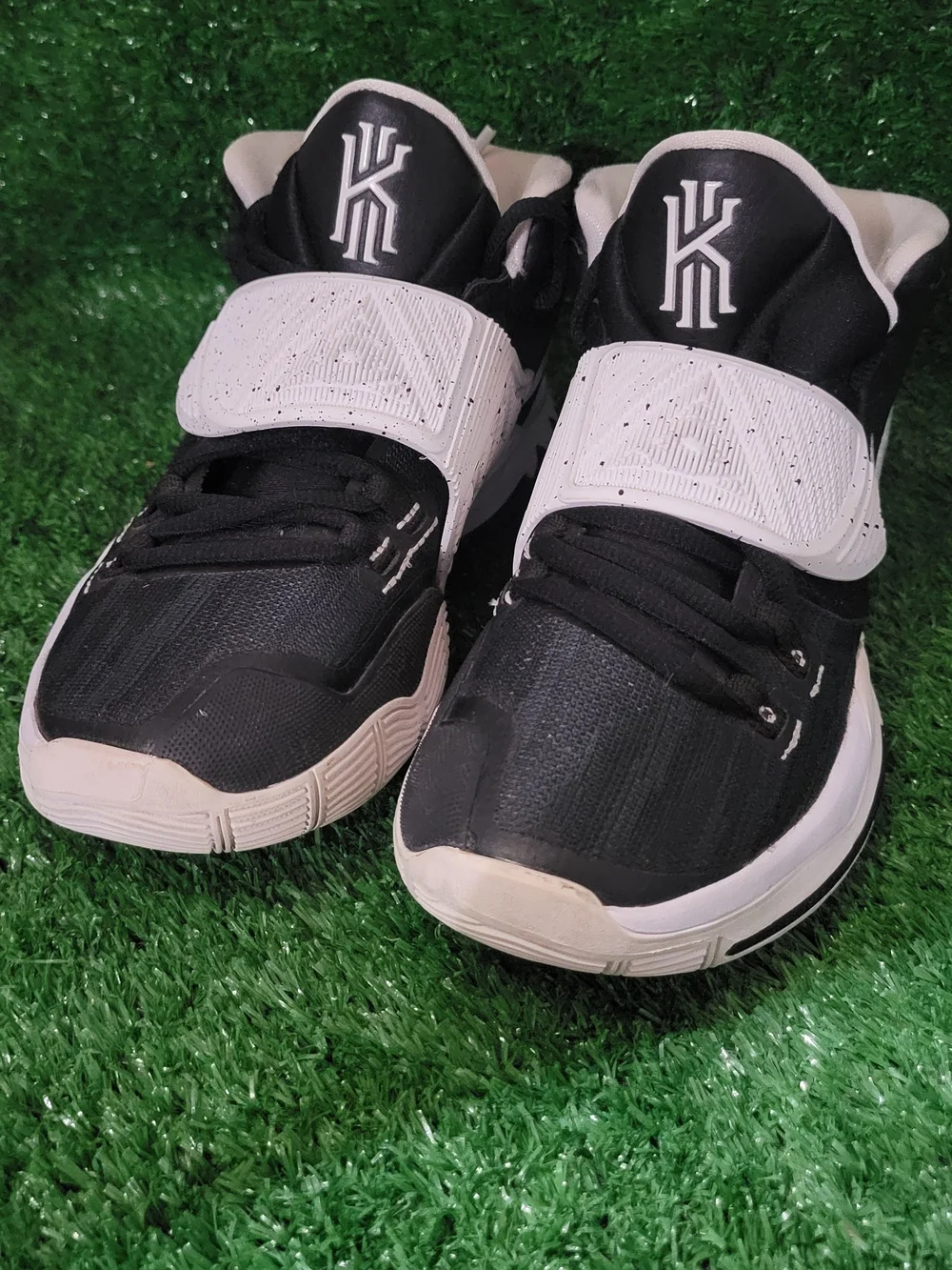 Nike Kids' Kyrie Basketball Shoes - Black/White